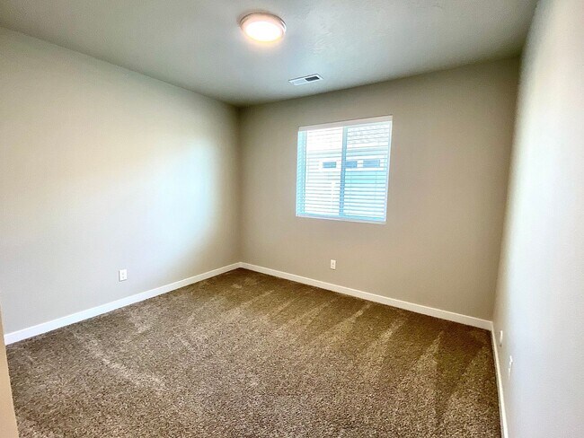 Building Photo - 3 Bedroom 2 Bath  PET FRIENDLY home in SW ...