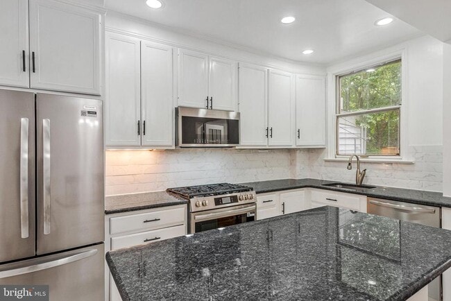 Building Photo - 4414 Volta Pl NW