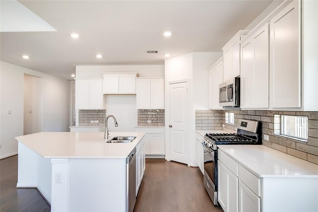 Building Photo - 220 Berean Ln