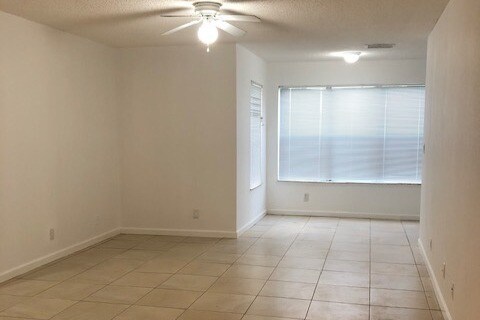 Living room - 3380 Pinewalk Dr N