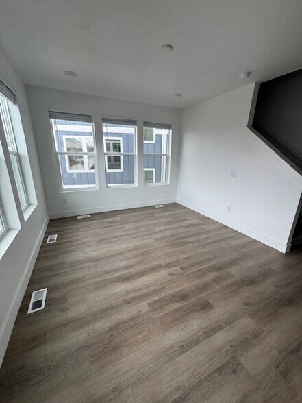 Building Photo - 188 1700 W