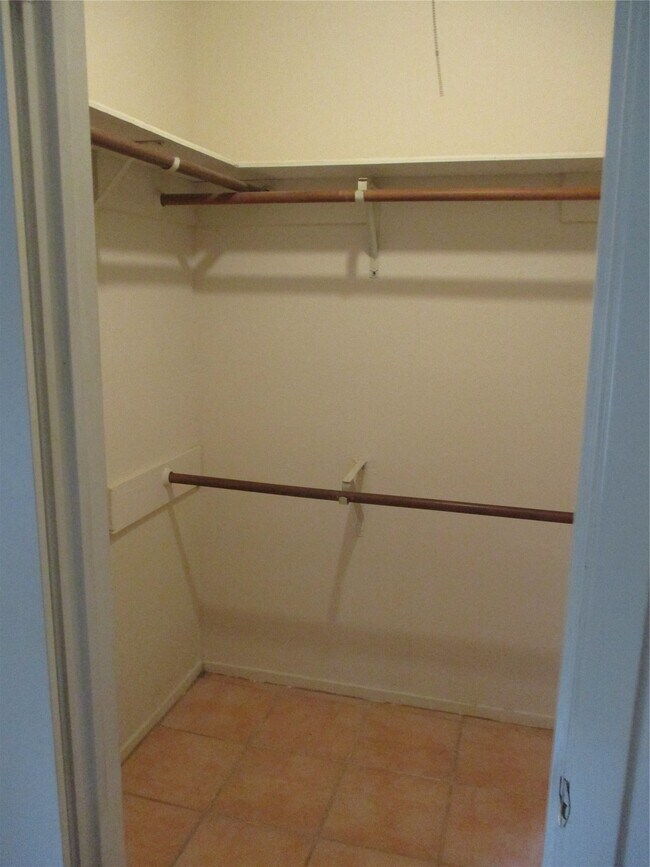 Building Photo - 19947 Mountain Dale Dr