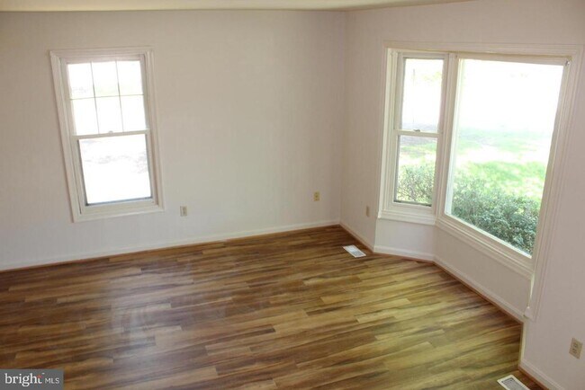 Building Photo - 10742 Brice Ct