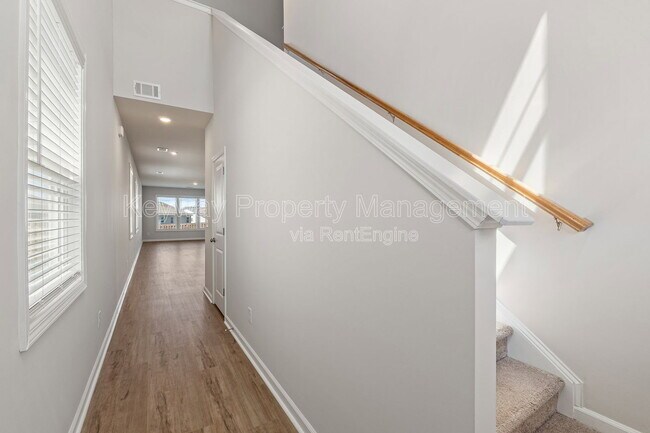 Building Photo - 651 Manitou Cir