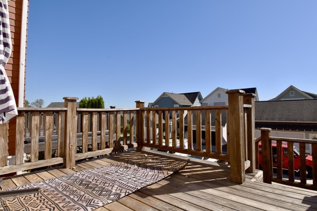 Building Photo - 724 Waterscape Ct