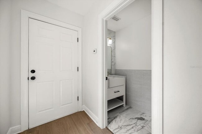 Building Photo - 1316 Lake Baldwin Ln