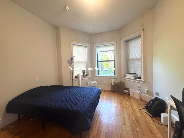 Building Photo - 1087 Beacon St