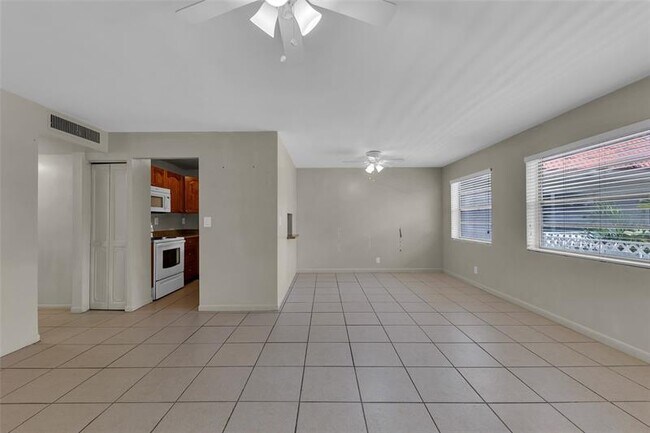 Building Photo - 2201 NE 36th St