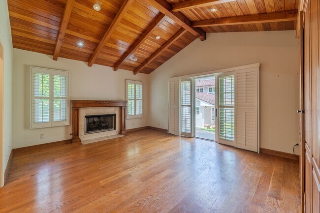 Building Photo - Valmonte 3 bed/3 bath Home plus guest house.