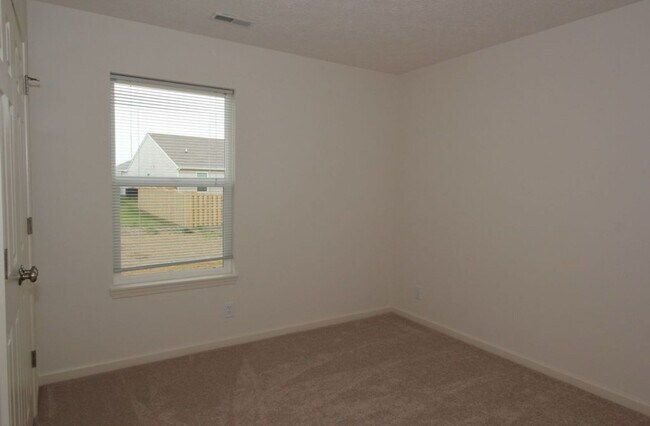 Building Photo - 2425 Cushing Dr