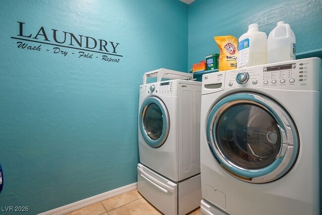 Building Photo - 2589 Chateau Clermont St