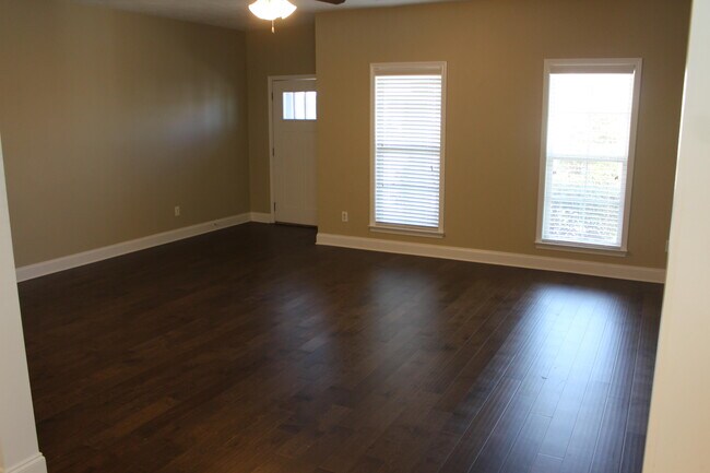 Building Photo - 3047 Greymoor Cir