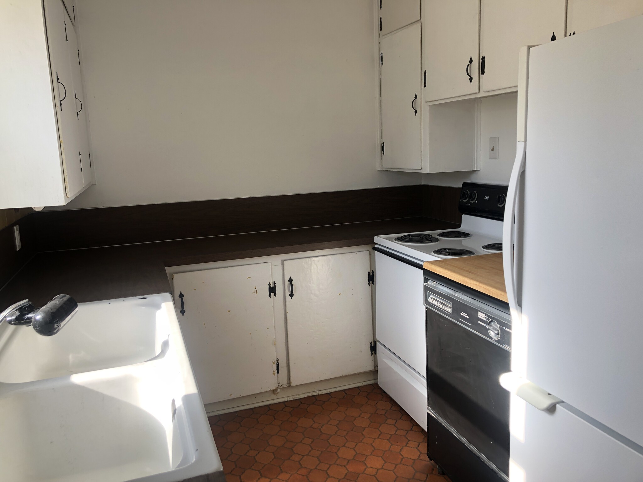 Building Photo - 1150 NE Lake St