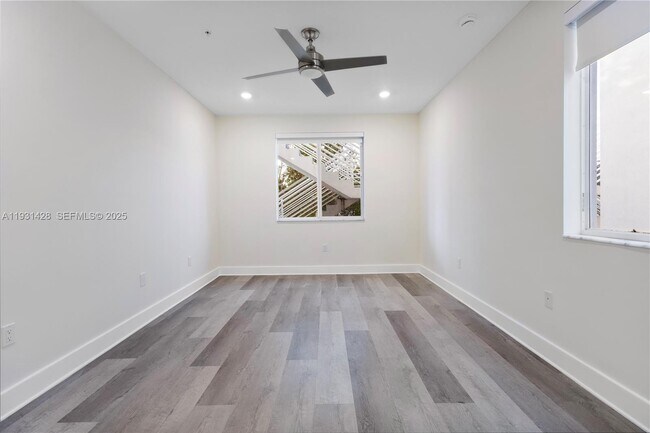 Building Photo - 6425 NW 103rd Pl