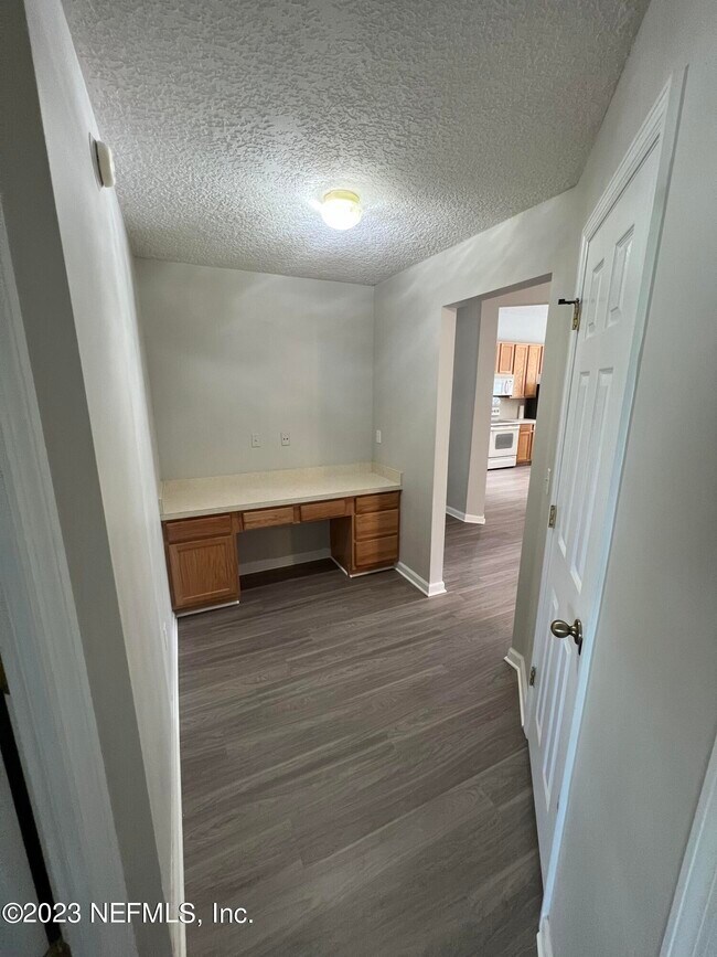 Building Photo - 8531 Longford Dr