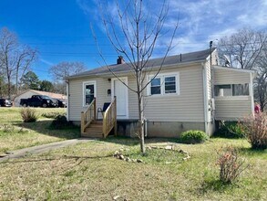 Building Photo - Newly fully renovated 2 bd 1 bath home . Located in Dallas