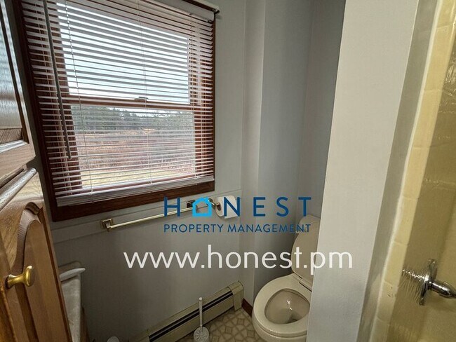 Building Photo - 273 Pond Rd