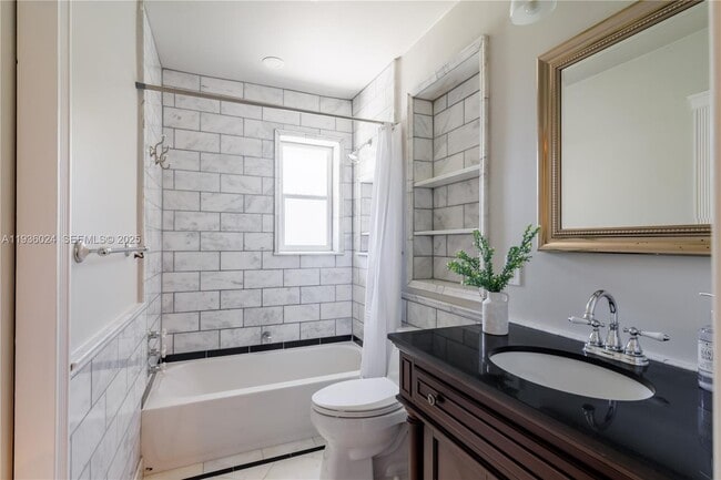 Building Photo - 250 NE 48th St