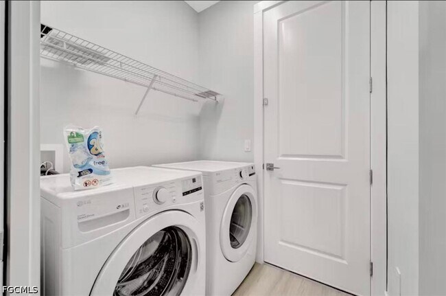 Building Photo - 3222 SW Santa Barbara Pl