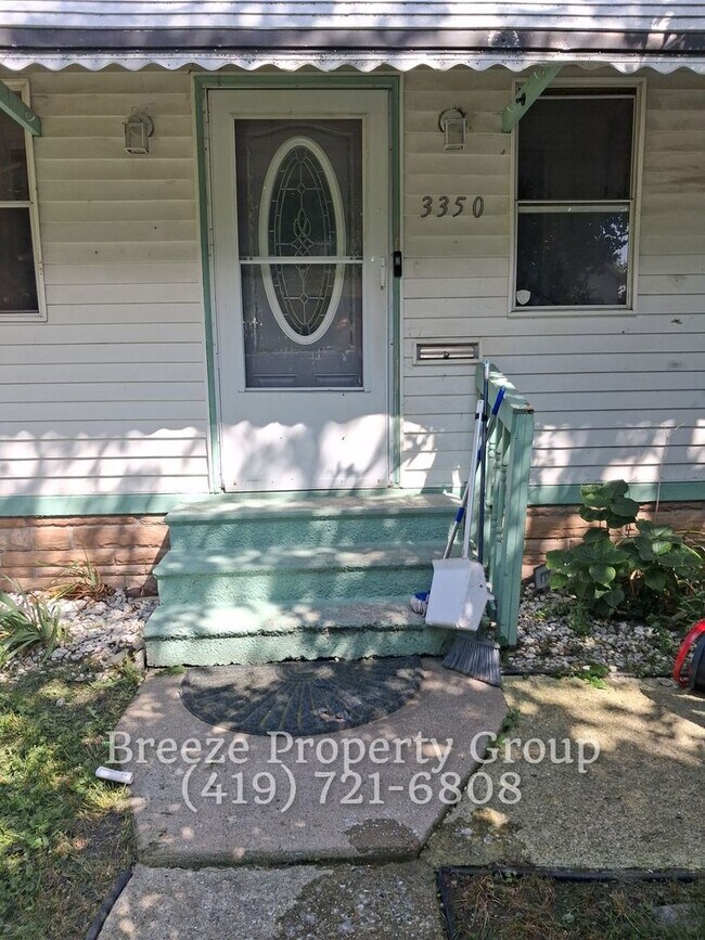 Building Photo - 3350 Maple St
