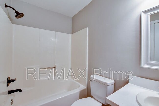 Building Photo - 740 S Lake Cir