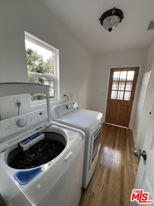 Building Photo - 15605 Berendo Ave