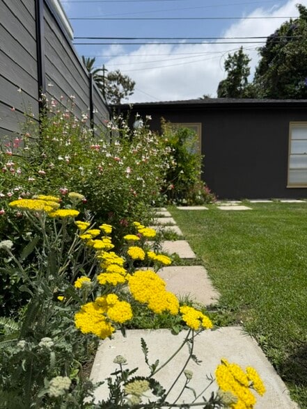 Shared Backyard with Beautiful Garden - 1156 S Highland Ave