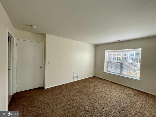 Building Photo - 511 Walden Cir