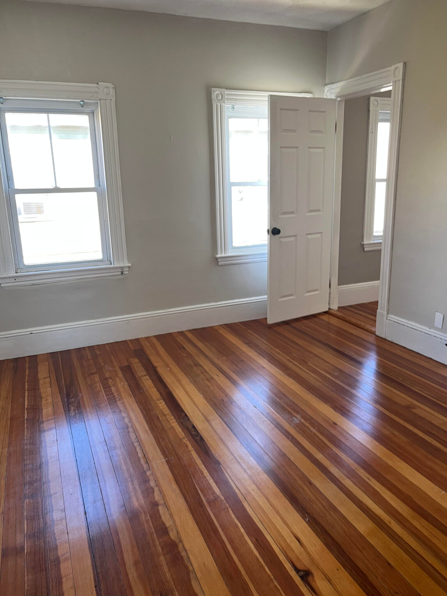 Building Photo - 15 Clarence St