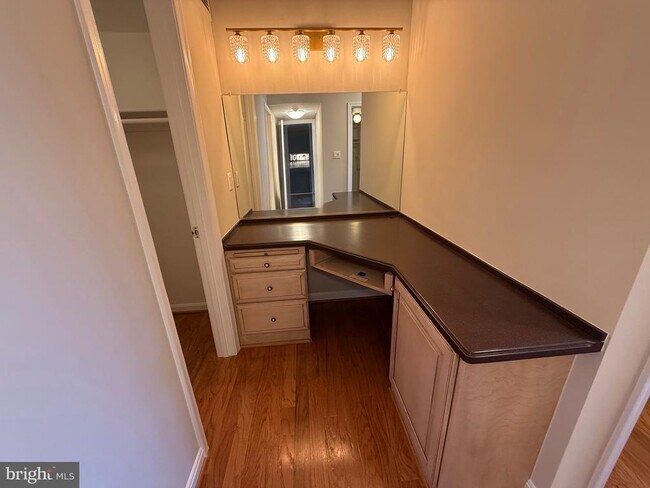 Building Photo - 1101 S Arlington Ridge Rd