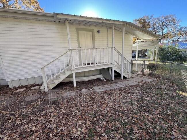 Building Photo - 223 Sunray St