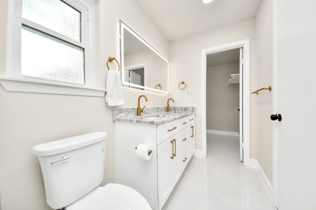 Building Photo - 7403 Shady Arbor Ln