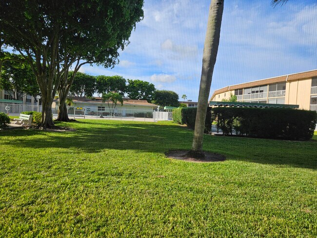 Building Photo - 300 Village Green Cir S