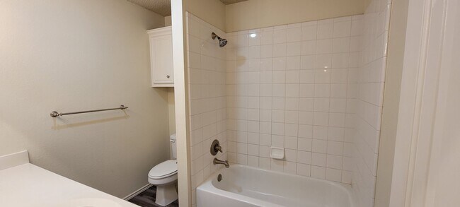 Building Photo - Spacious 4/2/2 in Frenship