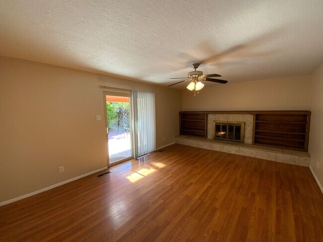 Building Photo - 3 Bedroom Single Story Home Near Juan Tabo...