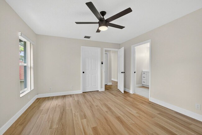 Building Photo - 1135 Staghorn St