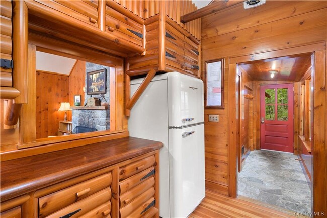 Building Photo - 77 Lake Dr