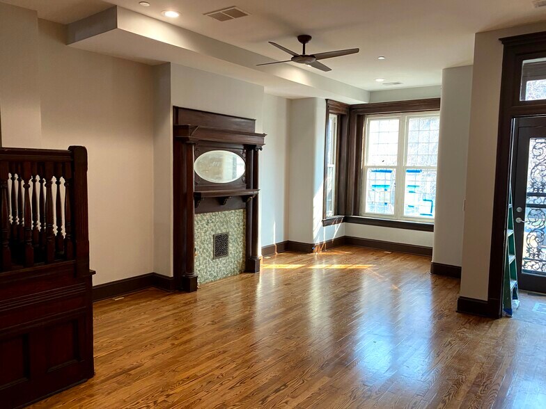 1st floor living room - 17 U St NW