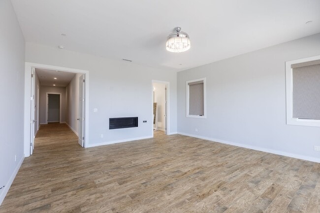 Building Photo - 4 Br 5 Ba with STUNNING VIEWS and Jacuzzi