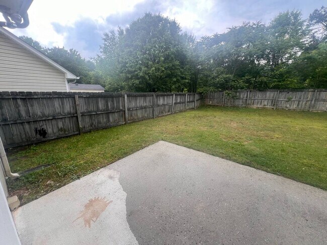 Building Photo - Charming 3-Bedroom Home with Endless Poten...