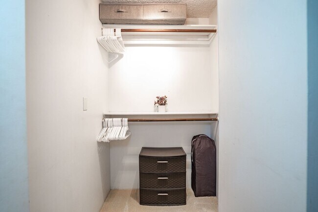 Building Photo - Furnished, One Bedroom/One Bathroom, Ocean...