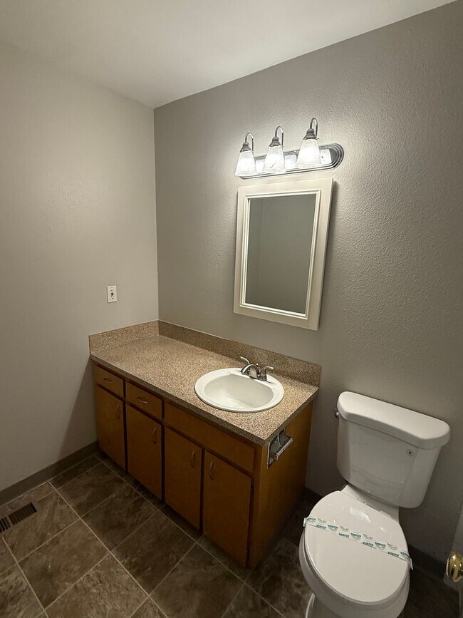 Building Photo - Charming 3 Bedroom with a Living Room, Sun Room,Huge Fenced Yard & More!