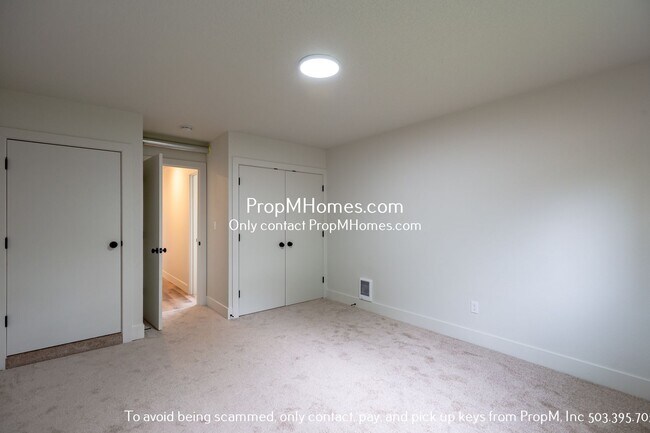 Building Photo - Well-Designed 1-Bedroom Duplex in Vibrant ...