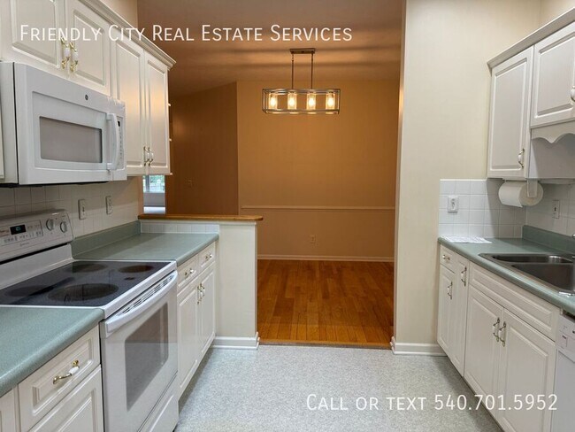 Building Photo - Beautiful Duplex at Spring Oaks