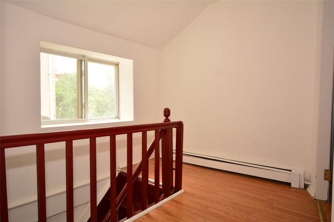 Building Photo - 976 Greene Ave