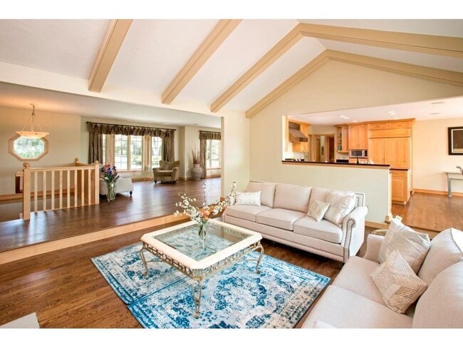 Building Photo - 1215 Oakview Rd