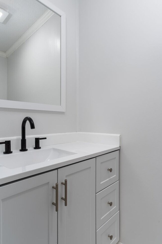 Building Photo - 400 Derby Ln