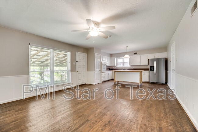 Building Photo - 11643 Rogue Way