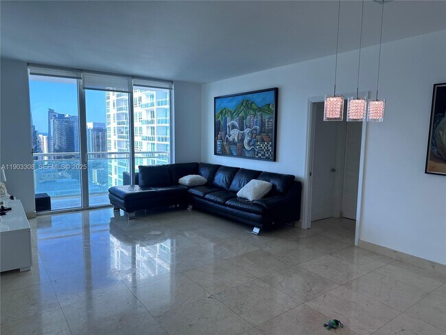 Building Photo - 950 Brickell Bay Dr