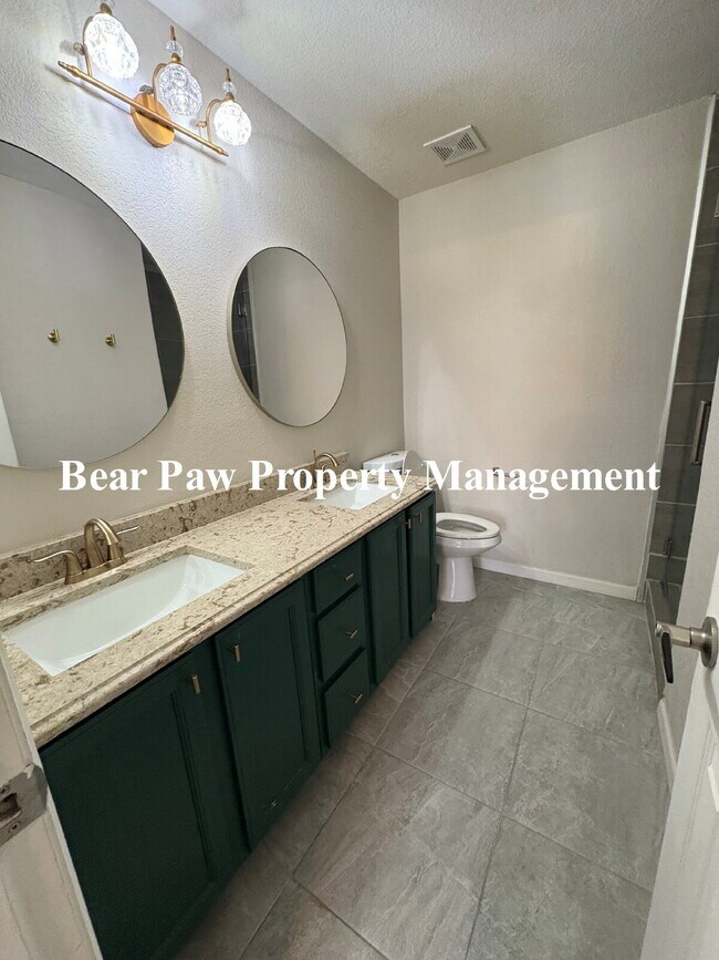 Building Photo - "Charming 2-Bed, 2-Bath Condo!"